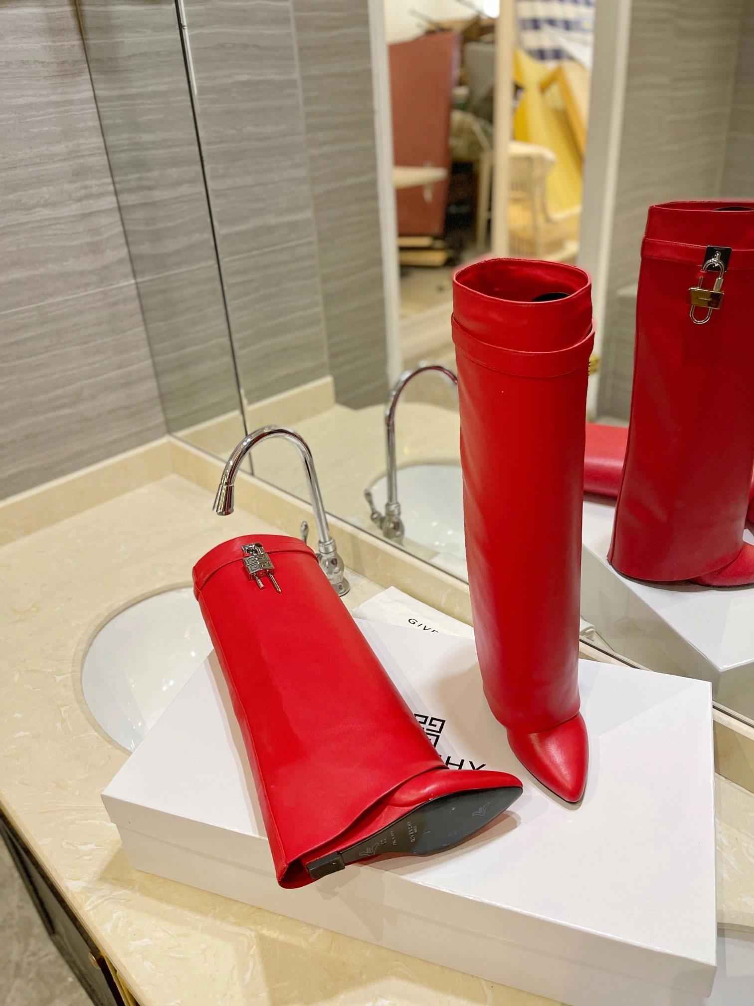COCO-- 6iv593hy BE7021E0YP-600 Calfskin Heel height：8.5CM item:D-X555L1161